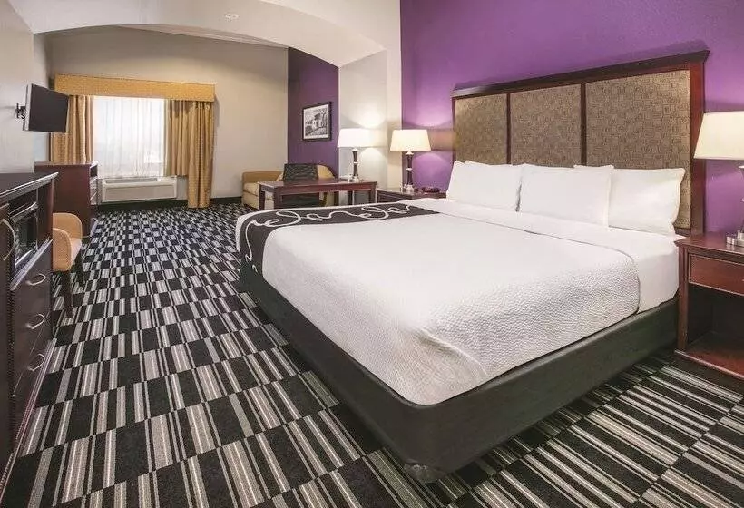 Hotelli Baymont By Wyndham Dallas South Desoto