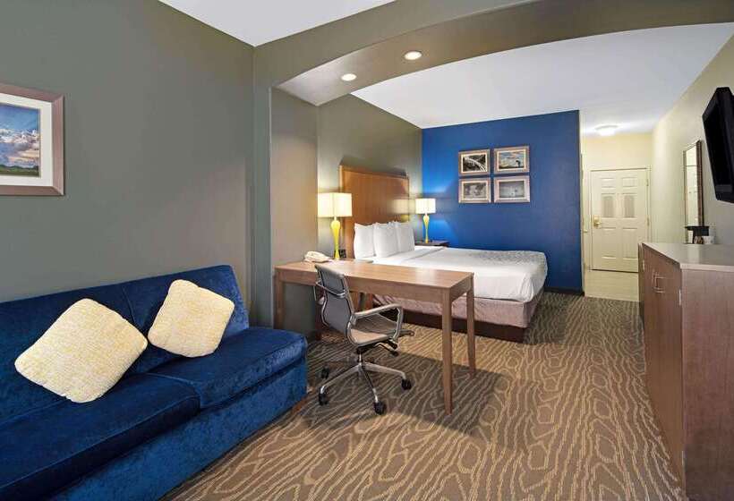 酒店 La Quinta Inn & Suites By Wyndham Mercedes Outlet Mall