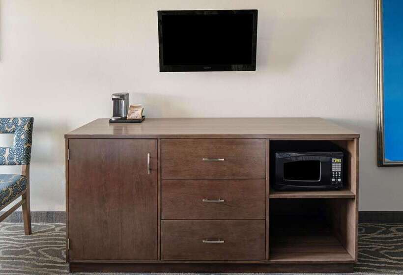 酒店 La Quinta Inn & Suites By Wyndham Mercedes Outlet Mall