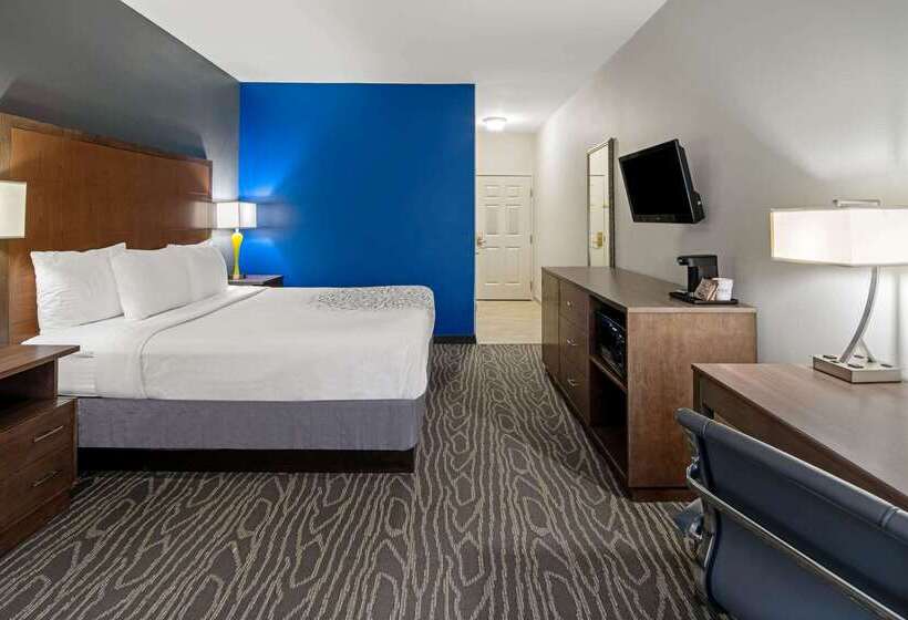 酒店 La Quinta Inn & Suites By Wyndham Mercedes Outlet Mall