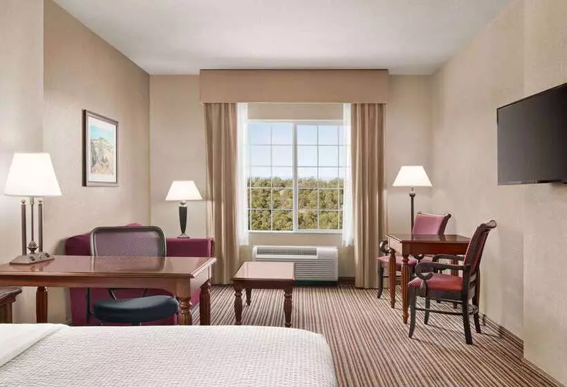 Отель La Quinta By Wyndham Trinidad