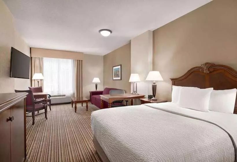 Отель La Quinta By Wyndham Trinidad