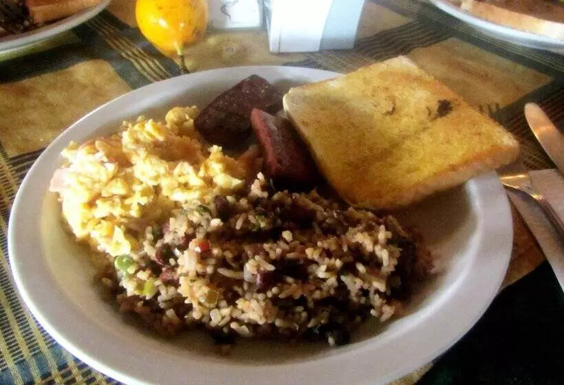 Hotel Las Brisas Resort And Villas