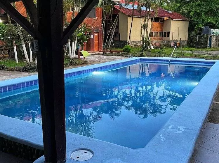 فندق Perla Negra Beachfront