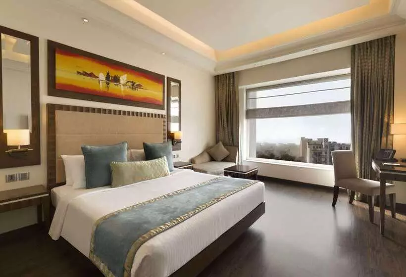 호텔 Ramada Gurgaon Central