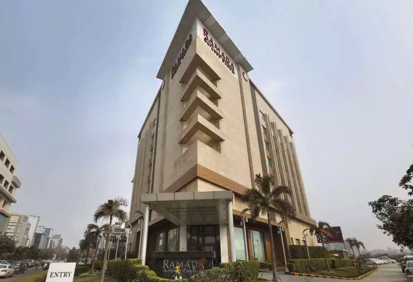 호텔 Ramada Gurgaon Central