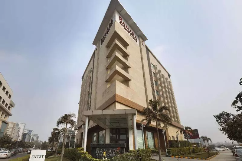 호텔 Ramada Gurgaon Central