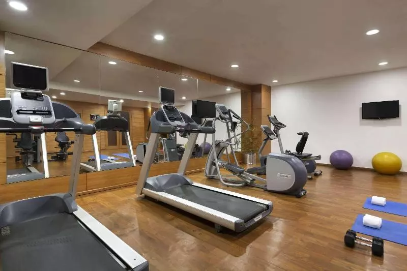 호텔 Ramada Gurgaon Central