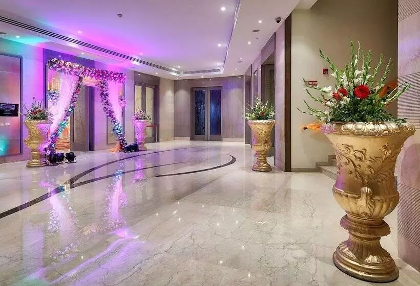 호텔 Ramada Gurgaon Central