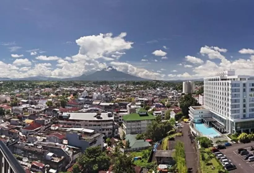 Sintesa Peninsula Hotel Manado