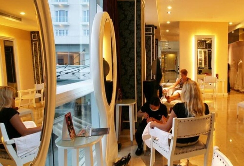 Sintesa Peninsula Hotel Manado