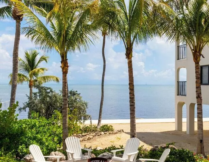 La Siesta Resort & Villas