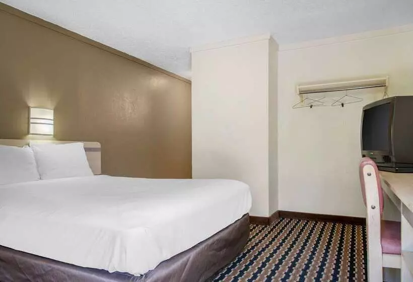 فندق على الطريق Rodeway Inn