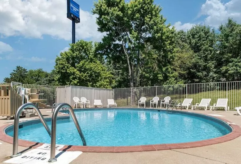 فندق على الطريق Rodeway Inn