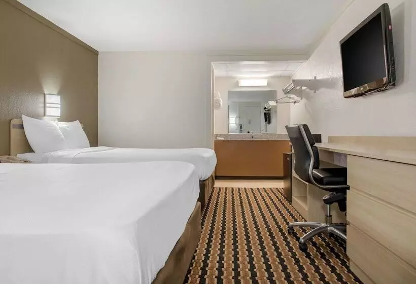 فندق على الطريق Rodeway Inn