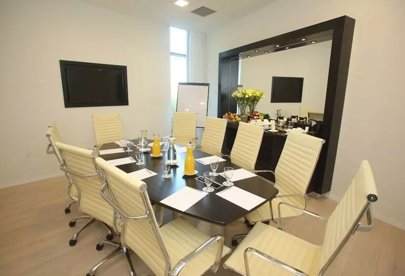 リゾートホテル West Tel Aviv  All Suites Hotel By The Sea