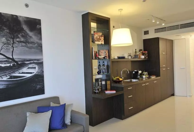 リゾートホテル West Tel Aviv  All Suites Hotel By The Sea
