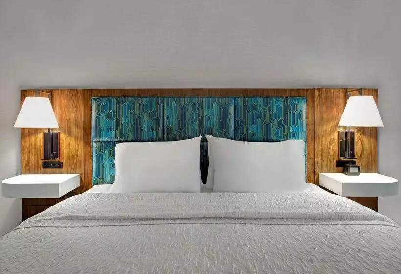 Hampton Inn & Suites Syracuse Dewitt