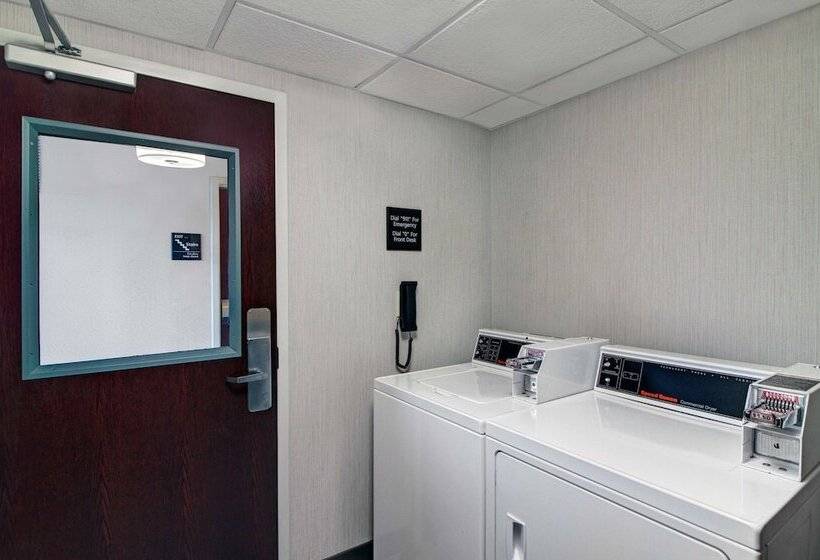 Hampton Inn & Suites Syracuse Dewitt