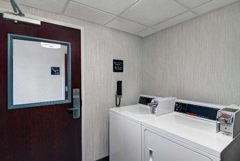 Hampton Inn & Suites Syracuse Dewitt