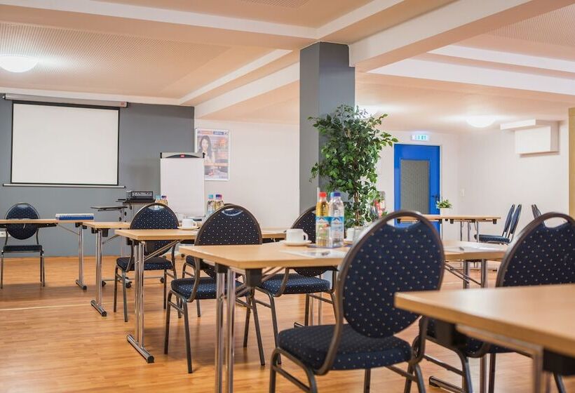 Отель a&o Nürnberg Hauptbahnhof