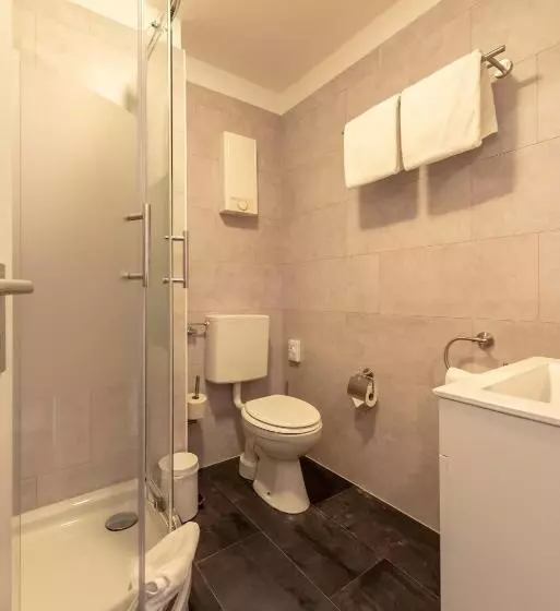 هتل Boardinghouse Burgpark