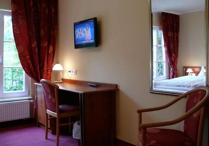 בית מלון כפרי Chateau De Pourtales