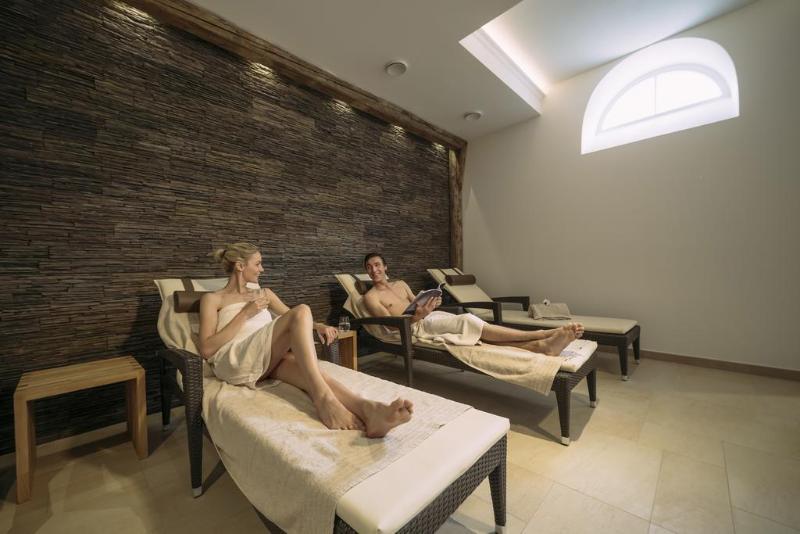 בית מלון כפרי Chateau De Pourtales