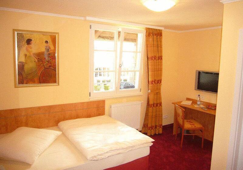 בית מלון כפרי Chateau De Pourtales