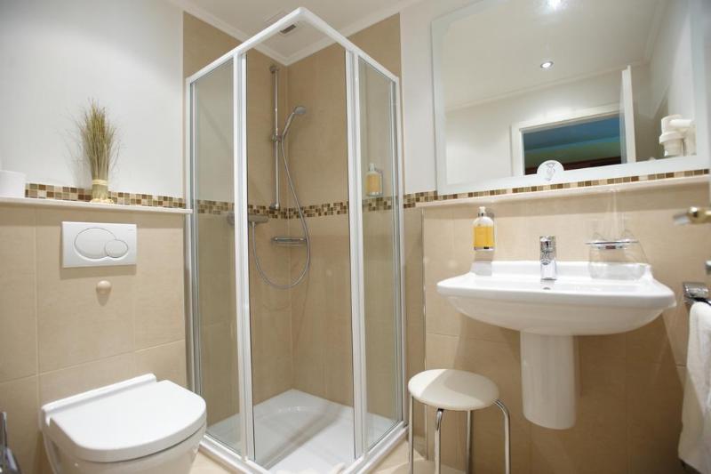 בית מלון כפרי Chateau De Pourtales