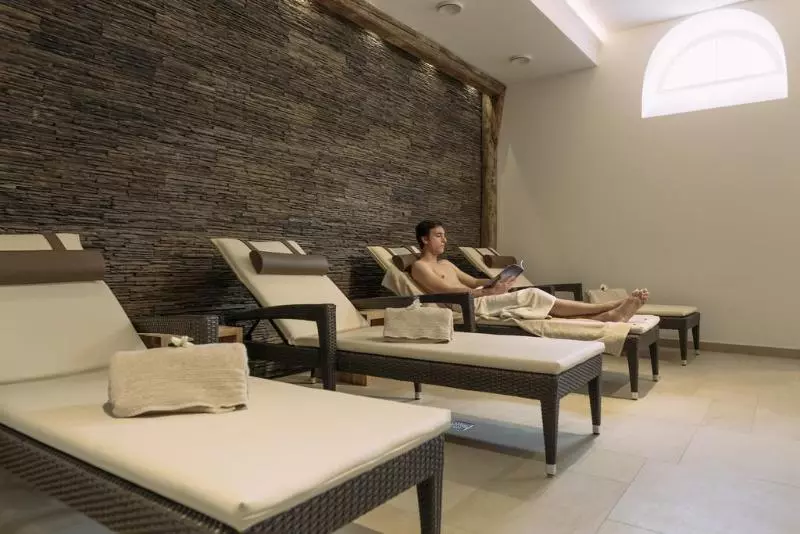 فندق Chateau De Pourtales