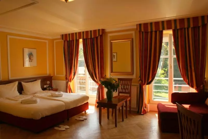 فندق Chateau De Pourtales