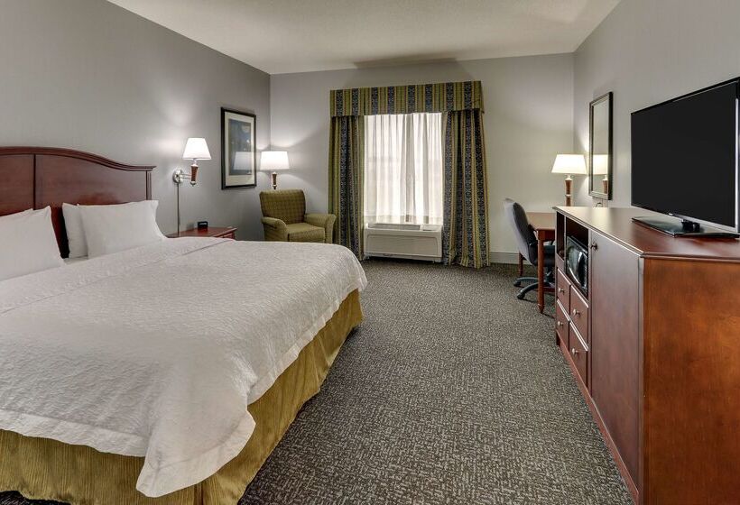 هتل Hampton Inn & Suites Indianapolis Airport