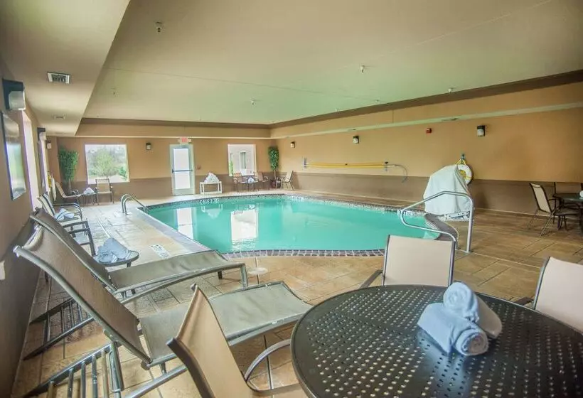 בית מלון כפרי Hampton Inn & Suites Palestine