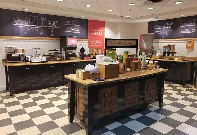 בית מלון כפרי Hampton Inn & Suites Palestine