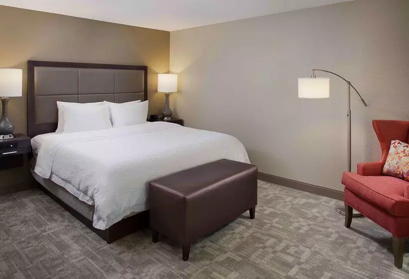 هتل Hampton Inn Garden City Long Island