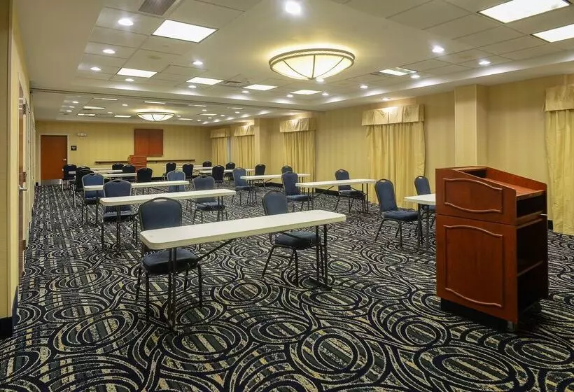 בית מלון כפרי Hampton Inn & Suites Atlsix Flags