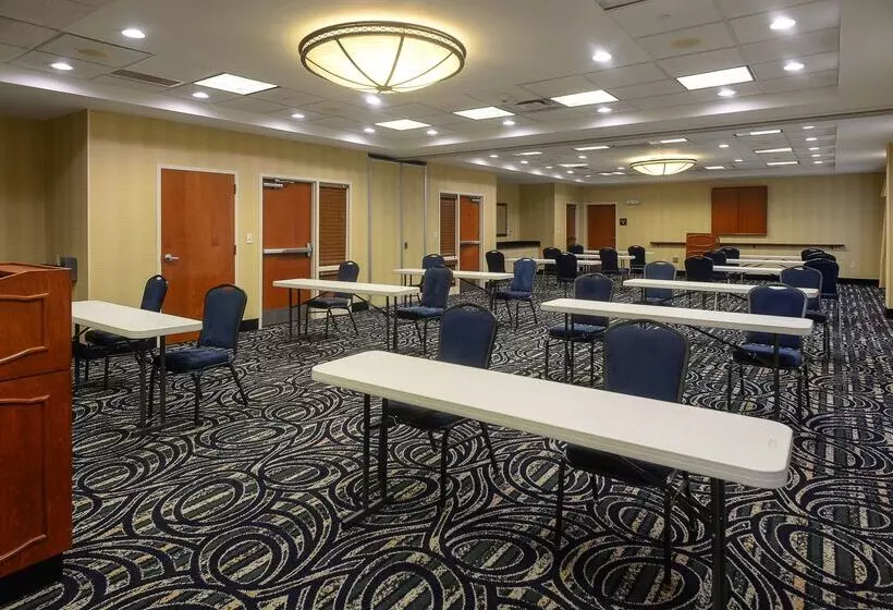 בית מלון כפרי Hampton Inn & Suites Atlsix Flags