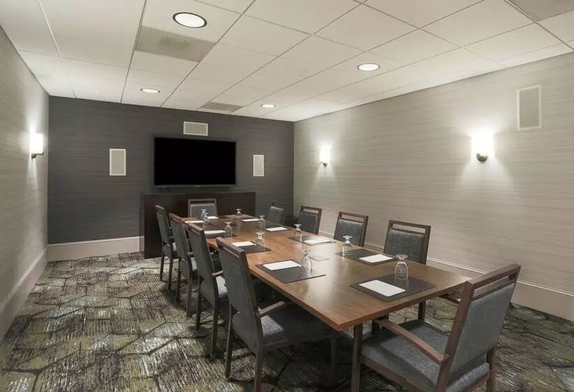 هتل Homewood Suites By Hilton Albany