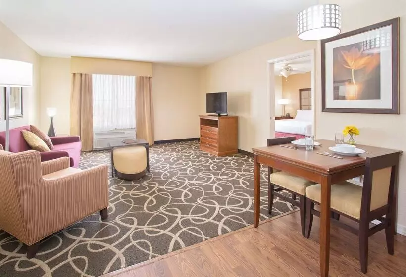 هتل Homewood Suites By Hilton Yuma