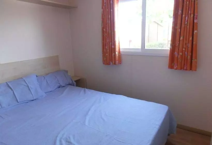 Oasis Country Park   Campground