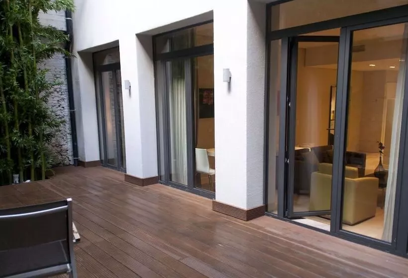 B Aparthotel Grand Place