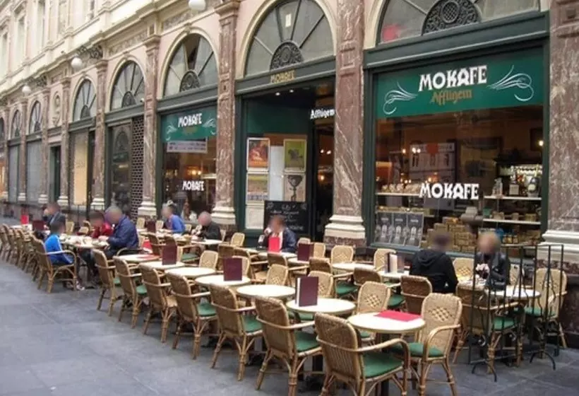 B Aparthotel Grand Place