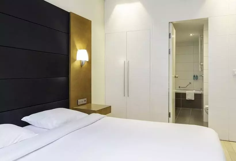 B Aparthotel Grand Place