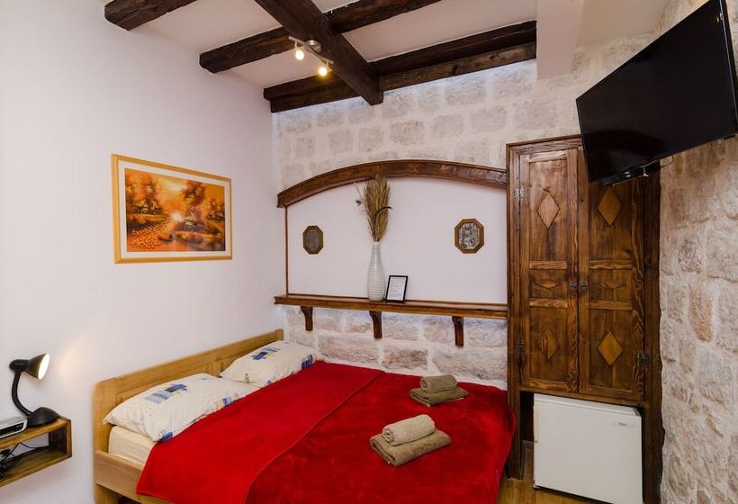 فندق فئة نجمة واحدة Eddie's Sea View Rooms Old Town