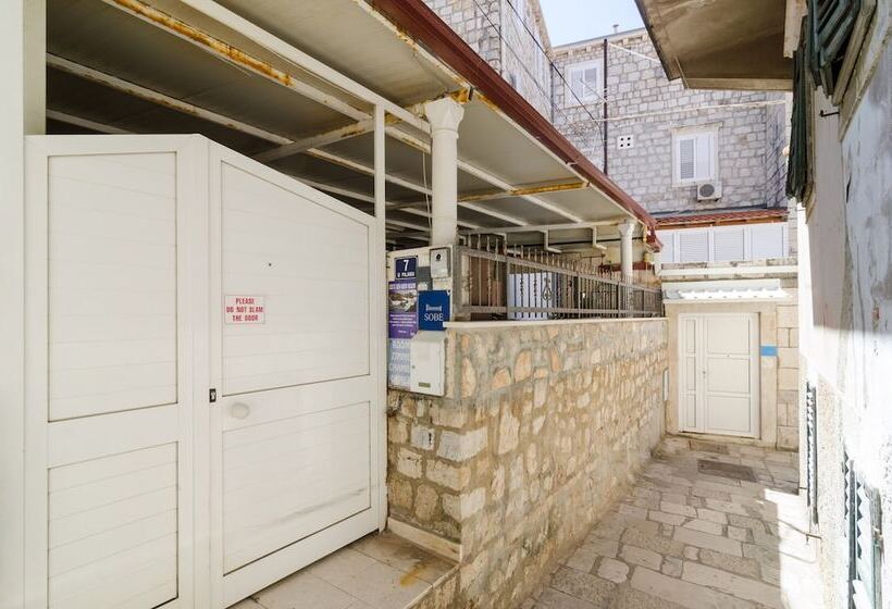 فندق فئة نجمة واحدة Eddie's Sea View Rooms Old Town