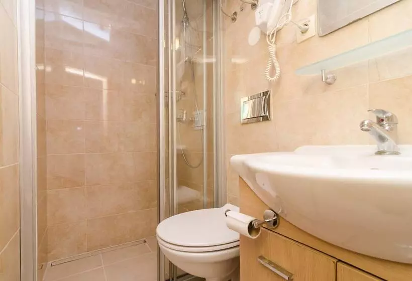 فندق فئة نجمة واحدة Eddie's Sea View Rooms Old Town