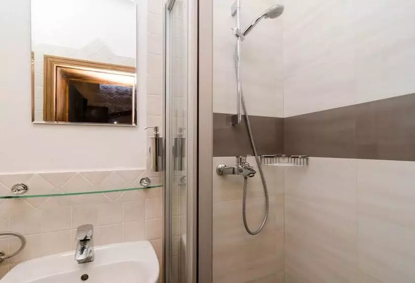 فندق فئة نجمة واحدة Eddie's Sea View Rooms Old Town