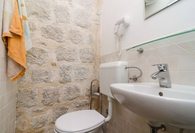 فندق فئة نجمة واحدة Eddie's Sea View Rooms Old Town