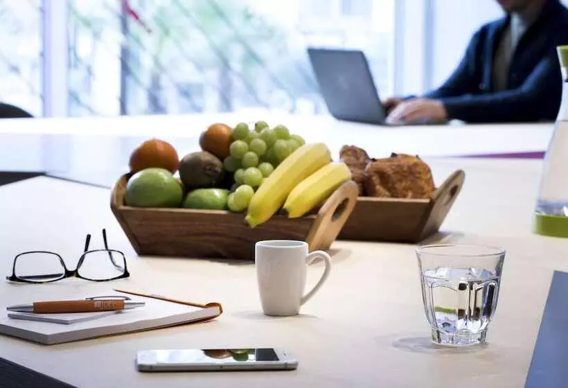 هتل Aloft Brussels Schuman